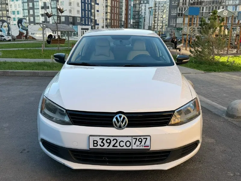 Vw jetta 2,5л 2012г автомат aisin американка, карфакс на последней фото пробег 193тыс цена 1100 000₽ торг у капота минимальный машиной владею с 2020года, сел и поехал, состояние отличное. едет быстро, не сравнивать с 1,4 и 1,6 по технике в идеале, все сделано, то пройдено менее 1тыс км назад мультируль, кондиционер, эр зеркал, бежевый салон, отдам рейлинги на крышу для верхнего багажника, зимнюю резину по кузову есть сколы, часто ездила по трассе смотреть на левенцовке контакты: +79779198704 - фотография - 1