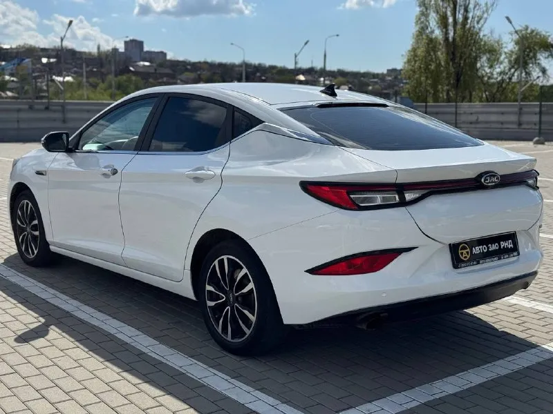 🚘 в продаже jac j7 год выпуска: 2022 пробег на табло: 78 854 км птс: электронный двигатель: 1.5 бензин трансмиссия: cvt vin: mx1j7aggxpk041484 цена: 880 000 новая цена: 850 000 руб. 📞 + 7 (938) 130-35-61 адрес: г. ростов-на-дону, тц «сиверс», пр. сиверса, 23 – как нас найти способы оплаты: — наличные; — кредит (20 банков); — безнал без ндс; — обмен на ваш авто. больше подробностей об авто и способах оплаты узнавайте у менеджера @autozaorndbot ___________ смотрите все авто в наличии – https://autozao. ru/ max. ru/auto_zao_rnd 💬 🗺️ присоединяйтесь к авто зао в других городах: — москва — краснодар — авто зао юг (новый регион) - фотография - 3