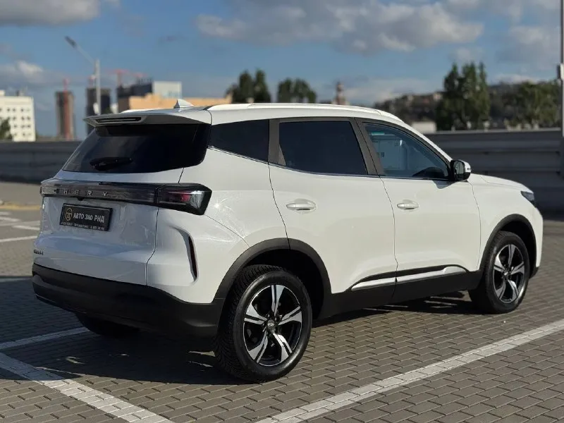 🚘 в продаже chery tiggo 4 год выпуска: 2025 пробег на табло: 25 179 км птс: электронный двигатель: 1.5 бензин трансмиссия: amt vin: ededb21b9sc014740 цена: 1 710 000 руб. 📞 + 7 (938) 130-35-61 адрес: г. ростов-на-дону, тц «сиверс», пр. сиверса, 23 – как нас найти способы оплаты: — наличные; — кредит (20 банков); — безнал без ндс; — обмен на ваш авто. больше подробностей об авто и способах оплаты узнавайте у менеджера @autozaorndbot ___________ смотрите все авто в наличии – https://autozao. ru/ max. ru/auto_zao_rnd 💬 🗺️ присоединяйтесь к авто зао в других городах: — москва — краснодар — авто зао юг (новый регион) - фотография - 4