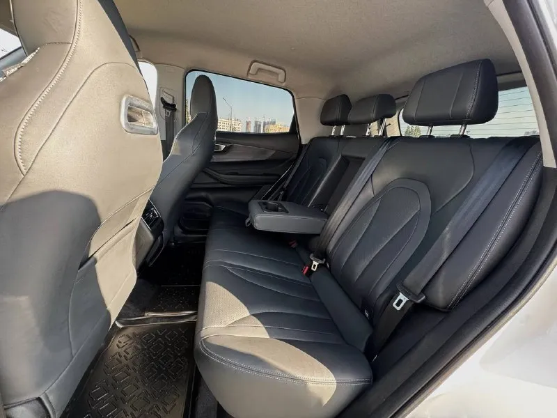 🚘 в продаже chery tiggo 4 год выпуска: 2025 пробег на табло: 25 179 км птс: электронный двигатель: 1.5 бензин трансмиссия: amt vin: ededb21b9sc014740 цена: 1 710 000 руб. 📞 + 7 (938) 130-35-61 адрес: г. ростов-на-дону, тц «сиверс», пр. сиверса, 23 – как нас найти способы оплаты: — наличные; — кредит (20 банков); — безнал без ндс; — обмен на ваш авто. больше подробностей об авто и способах оплаты узнавайте у менеджера @autozaorndbot ___________ смотрите все авто в наличии – https://autozao. ru/ max. ru/auto_zao_rnd 💬 🗺️ присоединяйтесь к авто зао в других городах: — москва — краснодар — авто зао юг (новый регион) - фотография - 9