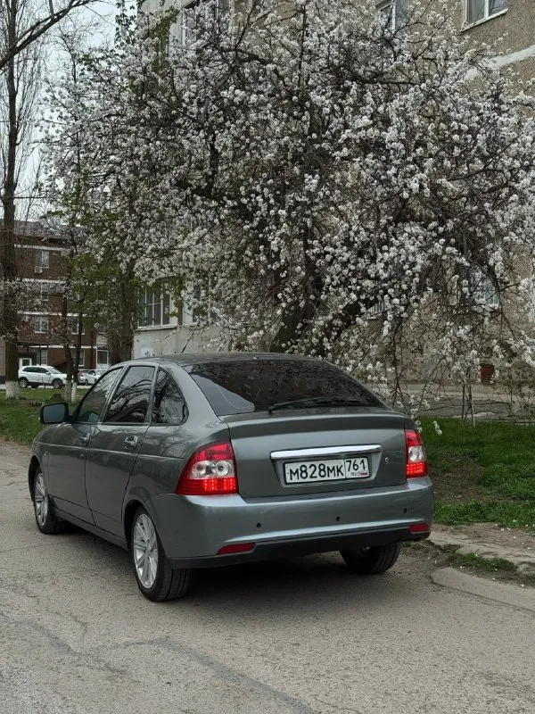Продам приору 2008 год комплектация люкс 4 подъемника, подогрев сидушке парктроники свет идеальный салон как новый мотор новый, купили голову новую 50к денег отдали блок полностью все новое камрики на новом лете р15 не гнилая не ржавая, живая приора кондер работает цена 450.000р контакты: 89895274813 - фотография - 1