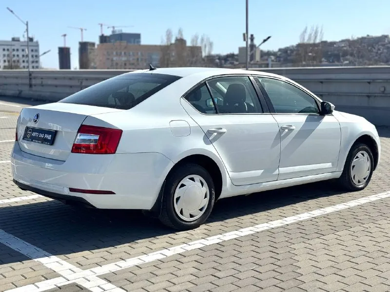 🚘 в продаже skoda octavia год выпуска: 2020 пробег на табло: 135 665 км птс: электронный двигатель: 1.6 бензин трансмиссия: at vin: xw8an2ne0lh023052 цена: 940 000 новая цена: 930 000 руб. 📞 + 7 (938) 130-35-61 адрес: г. ростов-на-дону, тц «сиверс», пр. сиверса, 23 – как нас найти способы оплаты: — наличные; — кредит (20 банков); — безнал без ндс; — обмен на ваш авто. больше подробностей об авто и способах оплаты узнавайте у менеджера @autozaorndbot ___________ смотрите все авто в наличии – https://autozao. ru/ max. ru/auto_zao_rnd 💬 🗺️ присоединяйтесь к авто зао в других городах: — москва — краснодар — авто зао юг (новый регион) - фотография - 4