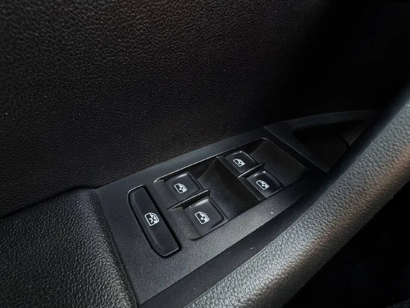 🚘 в продаже skoda octavia год выпуска: 2020 пробег на табло: 135 665 км птс: электронный двигатель: 1.6 бензин трансмиссия: at vin: xw8an2ne0lh023052 цена: 940 000 новая цена: 930 000 руб. 📞 + 7 (938) 130-35-61 адрес: г. ростов-на-дону, тц «сиверс», пр. сиверса, 23 – как нас найти способы оплаты: — наличные; — кредит (20 банков); — безнал без ндс; — обмен на ваш авто. больше подробностей об авто и способах оплаты узнавайте у менеджера @autozaorndbot ___________ смотрите все авто в наличии – https://autozao. ru/ max. ru/auto_zao_rnd 💬 🗺️ присоединяйтесь к авто зао в других городах: — москва — краснодар — авто зао юг (новый регион) - фотография - 7