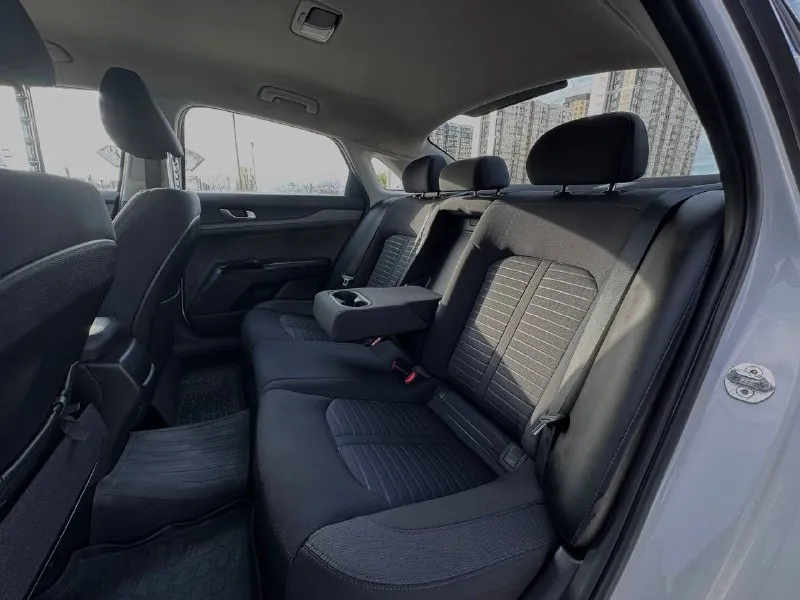 🚘 в продаже kia k5 год выпуска: 2021 пробег на табло: 63 743 км птс: электронный двигатель: 2.0 бензин трансмиссия: at vin: xweg2414bm0002559 цена: 1 670 000 новая цена: 1 660 000 руб. 📞 + 7 (938) 130-35-61 адрес: г. ростов-на-дону, тц «сиверс», пр. сиверса, 23 – как нас найти способы оплаты: — наличные; — кредит (20 банков); — безнал без ндс; — обмен на ваш авто. больше подробностей об авто и способах оплаты узнавайте у менеджера @autozaorndbot ___________ смотрите все авто в наличии – https://autozao. ru/ max. ru/auto_zao_rnd 💬 🗺️ присоединяйтесь к авто зао в других городах: — москва — краснодар — авто зао юг (новый регион) - фотография - 8