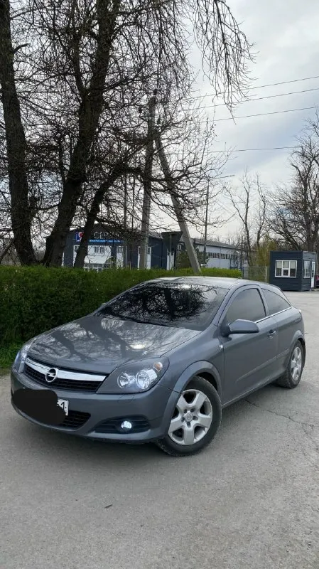 Opel astra h gtc 1.6 2006 года, 327 тыс пробег, без залогов, запретов и прочего, в достойном состоянии, без гнили, не кривая, дно стаканы четко, комплектация с подогревом сидений, электрозеркала, климат контроль рабочий полностью, в шумке, коробка переключается идеально, ничего не выбивает, едет уверенно без каких либо стуков, много что заменено: перебрана ходовая, рулевая рейка, стойки, комплект грм, новый термостат, свечи, масло, фильтра, новый антифриз, стоят новые дорогие передние фары и птф. салон ухоженный, опрятный, не курили. имеется не дешевая музыка с сабом. продажа не срочная цена 550 тыс руб. ростов-на-дону контакты: 89381429437 - фотография - 1