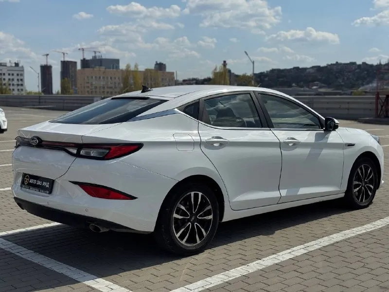 🚘 в продаже jac j7 год выпуска: 2023 пробег на табло: 70 123 км птс: электронный двигатель: 1.5 бензин трансмиссия: cvt vin: mx1j7aggxpk057668 цена: 910 000 новая цена: 890 000 руб. 📞 + 7 (938) 130-35-61 адрес: г. ростов-на-дону, тц «сиверс», пр. сиверса, 23 – как нас найти способы оплаты: — наличные; — кредит (20 банков); — безнал без ндс; — обмен на ваш авто. больше подробностей об авто и способах оплаты узнавайте у менеджера @autozaorndbot ___________ смотрите все авто в наличии – https://autozao. ru/ max. ru/auto_zao_rnd 💬 🗺️ присоединяйтесь к авто зао в других городах: — москва — краснодар — авто зао юг (новый регион) - фотография - 3