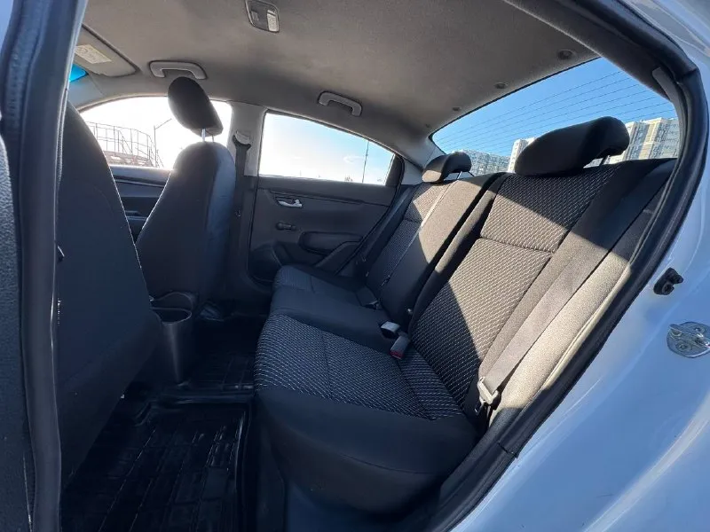 🚘 в продаже kia rio год выпуска: 2020 пробег на табло: 143 559 км птс: электронный двигатель: 1.4 бензин трансмиссия: at vin: z94c241ablr190974 цена: 850 000 новая цена: 840 000 руб. 📞 + 7 (938) 130-35-61 адрес: г. ростов-на-дону, тц «сиверс», пр. сиверса, 23 – как нас найти способы оплаты: — наличные; — кредит (20 банков); — безнал без ндс; — обмен на ваш авто. больше подробностей об авто и способах оплаты узнавайте у менеджера @autozaorndbot ___________ смотрите все авто в наличии – https://autozao. ru/ max. ru/auto_zao_rnd 💬 🗺️ присоединяйтесь к авто зао в других городах: — москва — краснодар — авто зао юг (новый регион) - фотография - 8