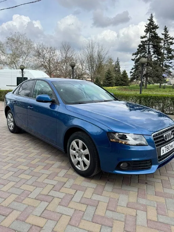 Продам audi a4 b8🚙 2011 год 🔹 зелёная✅ автотека (без дтп) машина в очень хорошем состоянии и с родным пробегом, не крученным, что очень редко в наше время. пробег:204 тысячи с копейками. по кузову:даже малейшего намёка на рыжик вы не найдёте, машина вся одного цвета нет разноцветных деталей матовости и прочего. цвет очень и очень красивый, виды собирает сходу!)особенно когда выезжает с автомойки блестит как зеркало наполированное!) по технике: 1️⃣мотор коробка в идеальнейшем состоянии смысла даже нет об этом говорить потому что не пинков не посторонних звуков нет, проехала 1500 км уровень масла совсем не изменился, на этих машинах это об очень многом говорит! в машине уверен, повезёт куда угодно и когда угодно вообще без проблем!) ростов(западный)🌇 89185273229 89885494892 89966137738 звоните не стесняйтесь либо пишите в личку рад буду ответить! цена машины 965 + торг - фотография - 2