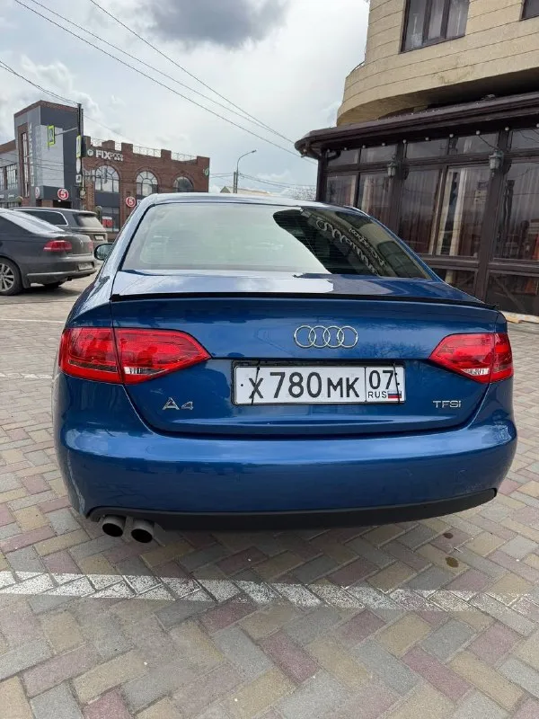 Продам audi a4 b8🚙 2011 год 🔹 зелёная✅ автотека (без дтп) машина в очень хорошем состоянии и с родным пробегом, не крученным, что очень редко в наше время. пробег:204 тысячи с копейками. по кузову:даже малейшего намёка на рыжик вы не найдёте, машина вся одного цвета нет разноцветных деталей матовости и прочего. цвет очень и очень красивый, виды собирает сходу!)особенно когда выезжает с автомойки блестит как зеркало наполированное!) по технике: 1️⃣мотор коробка в идеальнейшем состоянии смысла даже нет об этом говорить потому что не пинков не посторонних звуков нет, проехала 1500 км уровень масла совсем не изменился, на этих машинах это об очень многом говорит! в машине уверен, повезёт куда угодно и когда угодно вообще без проблем!) ростов(западный)🌇 89185273229 89885494892 89966137738 звоните не стесняйтесь либо пишите в личку рад буду ответить! цена машины 965 + торг - фотография - 3