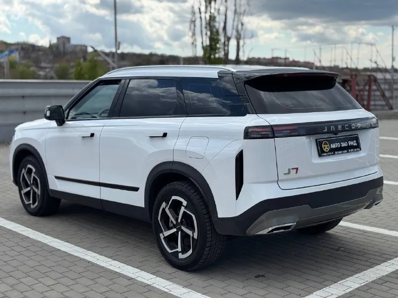 🚘 в продаже jaecoo j7 год выпуска: 2025 пробег на табло: 15 449 км птс: электронный двигатель: 1.6 бензин трансмиссия: aмт vin: edxdb21b2sc031466 цена: 2 100 000 новая цена: 2 080 000 руб. 📞 + 7 (938) 130-35-61 адрес: г. ростов-на-дону, тц «сиверс», пр. сиверса, 23 – как нас найти способы оплаты: — наличные; — кредит (20 банков); — безнал без ндс; — обмен на ваш авто. больше подробностей об авто и способах оплаты узнавайте у менеджера @autozaorndbot ___________ смотрите все авто в наличии – https://autozao. ru/ max. ru/auto_zao_rnd 💬 🗺️ присоединяйтесь к авто зао в других городах: — москва — краснодар — авто зао юг (новый регион) - фотография - 3