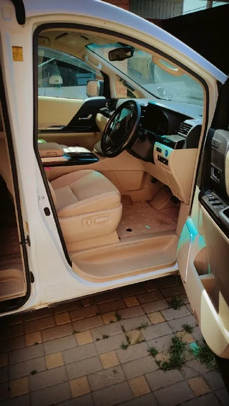 Toyota alphard hybrid 2012 2 350 000 вариатор 2,4 гибрид 280 000 км ростов-на-дону 89092589600 продам тойота альфард гибрид в очень хорошем состоянии. 7 мест. салон в идеальном состоянии. средний ряд сидений и переднее пассажирское - повышенной комфортности с оттоманками, электропривод передних сидений, память водительского сидения, японская премиальная аудиосистема alpine высокого качества, дополнительный монитор для задних пассажиров. система кругового обзора (3 камеры). боковые двери и крышка багажника с электроприводом. 10 подушек безопасности. высоковольтная батарея в хорошем состоянии, в прошлом году заменён верхний ряд элементов, установлен контроллер охлаждения батареи (что кратно продлевает ее жизнь). по двигателю и ходовой вопросов нет. масло в двс 0w20 от замены до замены без расхода. установлен фаркоп, документально оформлен. сигнализация pandora с автозапуском. литьё r18. зимняя резина на дисках в комплекте. - фотография - 2