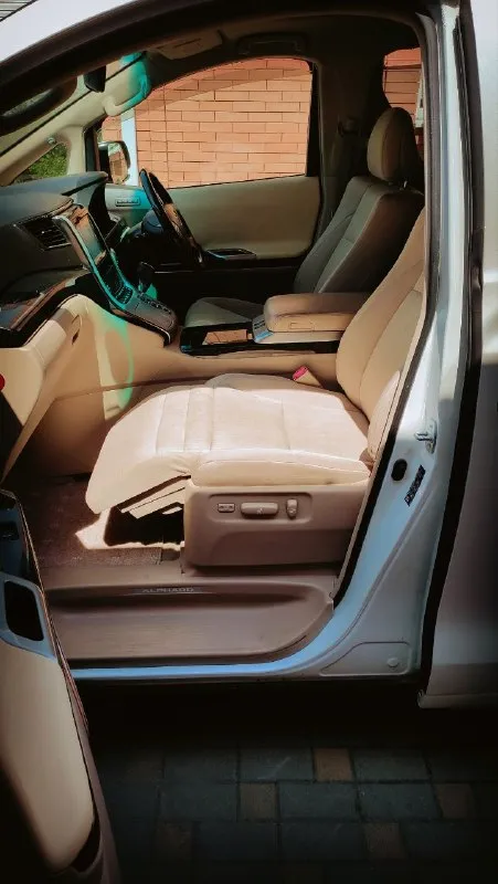 Toyota alphard hybrid 2012 2 350 000 вариатор 2,4 гибрид 280 000 км ростов-на-дону 89092589600 продам тойота альфард гибрид в очень хорошем состоянии. 7 мест. салон в идеальном состоянии. средний ряд сидений и переднее пассажирское - повышенной комфортности с оттоманками, электропривод передних сидений, память водительского сидения, японская премиальная аудиосистема alpine высокого качества, дополнительный монитор для задних пассажиров. система кругового обзора (3 камеры). боковые двери и крышка багажника с электроприводом. 10 подушек безопасности. высоковольтная батарея в хорошем состоянии, в прошлом году заменён верхний ряд элементов, установлен контроллер охлаждения батареи (что кратно продлевает ее жизнь). по двигателю и ходовой вопросов нет. масло в двс 0w20 от замены до замены без расхода. установлен фаркоп, документально оформлен. сигнализация pandora с автозапуском. литьё r18. зимняя резина на дисках в комплекте. - фотография - 3