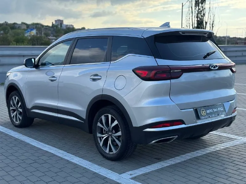 🚘 в продаже chery tiggo 7 pro год выпуска: 2023 пробег на табло: 50 831 км птс: электронный, юр. чистый двигатель: 1.5 бензин трансмиссия: aмт vin: lvvdb21b4pd784294 цена: 1 340 000 руб. 📞 + 7 (938) 130-35-61 адрес: г. ростов-на-дону, тц «сиверс», пр. сиверса, 23 – как нас найти способы оплаты: — наличные; — кредит (20 банков); — безнал без ндс; — обмен на ваш авто. больше подробностей об авто и способах оплаты узнавайте у менеджера @autozaorndbot ___________ смотрите все авто в наличии – https://autozao. ru/ max. ru/auto_zao_rnd 💬 🗺️ присоединяйтесь к авто зао в других городах: — москва — краснодар — авто зао юг (новый регион) - фотография - 2