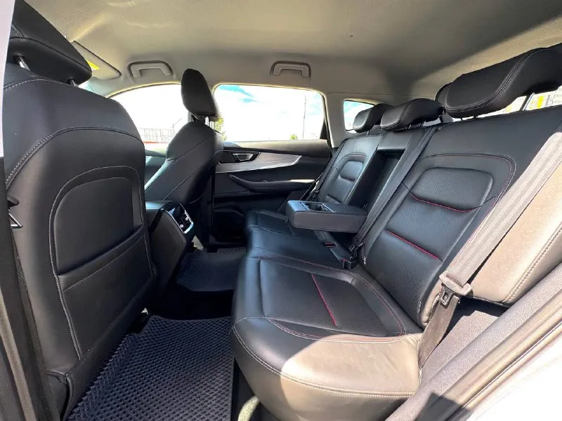 🚘 в продаже chery tiggo 7 pro год выпуска: 2023 пробег на табло: 50 831 км птс: электронный, юр. чистый двигатель: 1.5 бензин трансмиссия: aмт vin: lvvdb21b4pd784294 цена: 1 340 000 руб. 📞 + 7 (938) 130-35-61 адрес: г. ростов-на-дону, тц «сиверс», пр. сиверса, 23 – как нас найти способы оплаты: — наличные; — кредит (20 банков); — безнал без ндс; — обмен на ваш авто. больше подробностей об авто и способах оплаты узнавайте у менеджера @autozaorndbot ___________ смотрите все авто в наличии – https://autozao. ru/ max. ru/auto_zao_rnd 💬 🗺️ присоединяйтесь к авто зао в других городах: — москва — краснодар — авто зао юг (новый регион) - фотография - 6