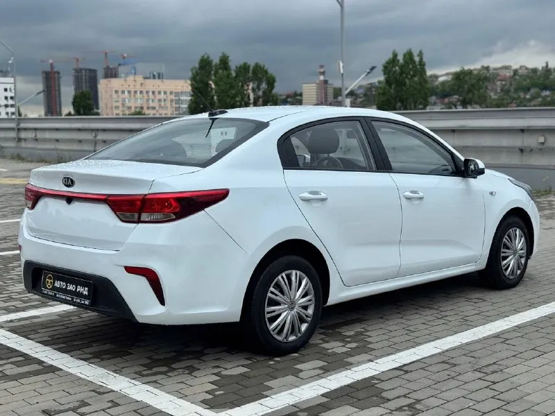 🚘 в продаже kia rio год выпуска: 2020 пробег на табло: 96 370 км птс: электронный, юр. чистый двигатель: 1.4 бензин трансмиссия: ат vin: z94c241ablr190964 цена: 830 000 руб. 📞 + 7 (938) 130-35-61 адрес: г. ростов-на-дону, тц «сиверс», пр. сиверса, 23 – как нас найти способы оплаты: — наличные; — кредит (20 банков); — безнал без ндс; — обмен на ваш авто. больше подробностей об авто и способах оплаты узнавайте у менеджера @autozaorndbot ___________ смотрите все авто в наличии – https://autozao. ru/ max. ru/auto_zao_rnd 💬 🗺️ присоединяйтесь к авто зао в других городах: — москва — краснодар — авто зао юг (новый регион) - фотография - 4
