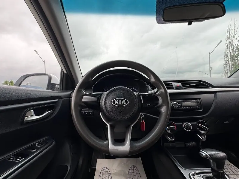 🚘 в продаже kia rio год выпуска: 2020 пробег на табло: 96 370 км птс: электронный, юр. чистый двигатель: 1.4 бензин трансмиссия: ат vin: z94c241ablr190964 цена: 830 000 руб. 📞 + 7 (938) 130-35-61 адрес: г. ростов-на-дону, тц «сиверс», пр. сиверса, 23 – как нас найти способы оплаты: — наличные; — кредит (20 банков); — безнал без ндс; — обмен на ваш авто. больше подробностей об авто и способах оплаты узнавайте у менеджера @autozaorndbot ___________ смотрите все авто в наличии – https://autozao. ru/ max. ru/auto_zao_rnd 💬 🗺️ присоединяйтесь к авто зао в других городах: — москва — краснодар — авто зао юг (новый регион) - фотография - 6