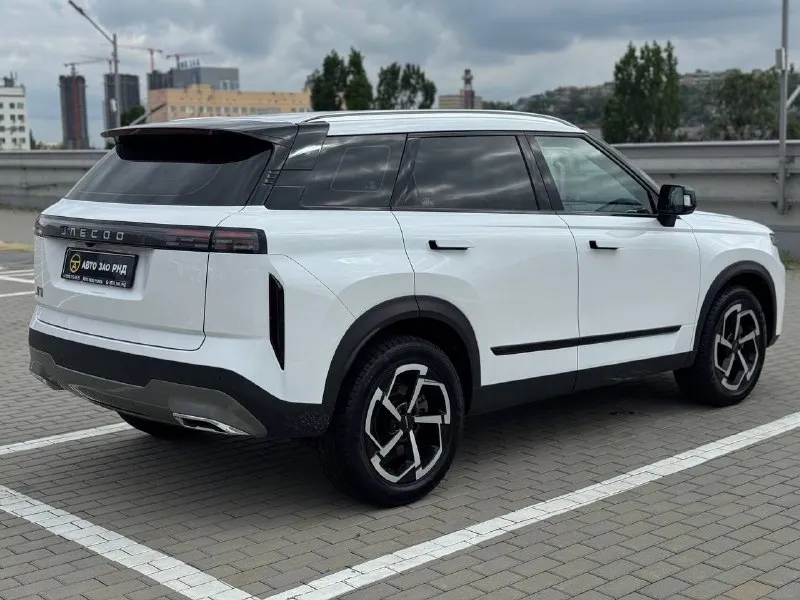 🚘 в продаже jaecoo j7 год выпуска: 2025 пробег на табло: 31 965 км птс: электронный двигатель: 1.6 бензин трансмиссия: amt vin: edxdb21b2sc045836 цена: 2 030 000 руб. 📞 + 7 (938) 130-35-61 адрес: г. ростов-на-дону, тц «сиверс», пр. сиверса, 23 – как нас найти способы оплаты: — наличные; — кредит (20 банков); — безнал без ндс; — обмен на ваш авто. больше подробностей об авто и способах оплаты узнавайте у менеджера @autozaorndbot ___________ смотрите все авто в наличии – https://autozao. ru/ max. ru/auto_zao_rnd 💬 🗺️ присоединяйтесь к авто зао в других городах: — москва — краснодар — авто зао юг (новый регион) - фотография - 2