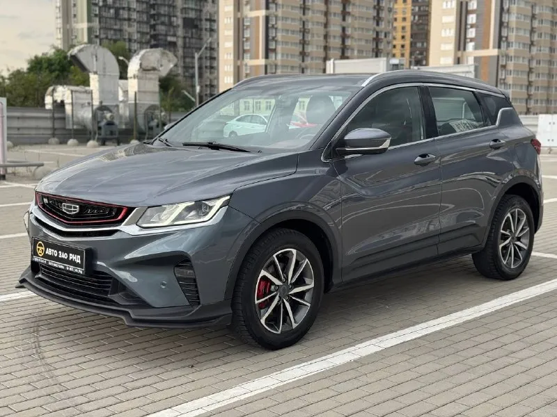 🚘 в продаже geely coolray год выпуска: 2022 пробег на табло: 82 433 км птс: электронный двигатель: 1.5 бензин трансмиссия: amt vin: y4k8622z3nb907381 цена: 1 460 000 руб. 📞 + 7 (938) 130-35-61 адрес: г. ростов-на-дону, тц «сиверс», пр. сиверса, 23 – как нас найти способы оплаты: — наличные; — кредит (20 банков); — безнал без ндс; — обмен на ваш авто. больше подробностей об авто и способах оплаты узнавайте у менеджера @autozaorndbot ___________ смотрите все авто в наличии – https://autozao. ru/ max. ru/auto_zao_rnd 💬 🗺️ присоединяйтесь к авто зао в других городах: — москва — краснодар — авто зао юг (новый регион) - фотография - 1