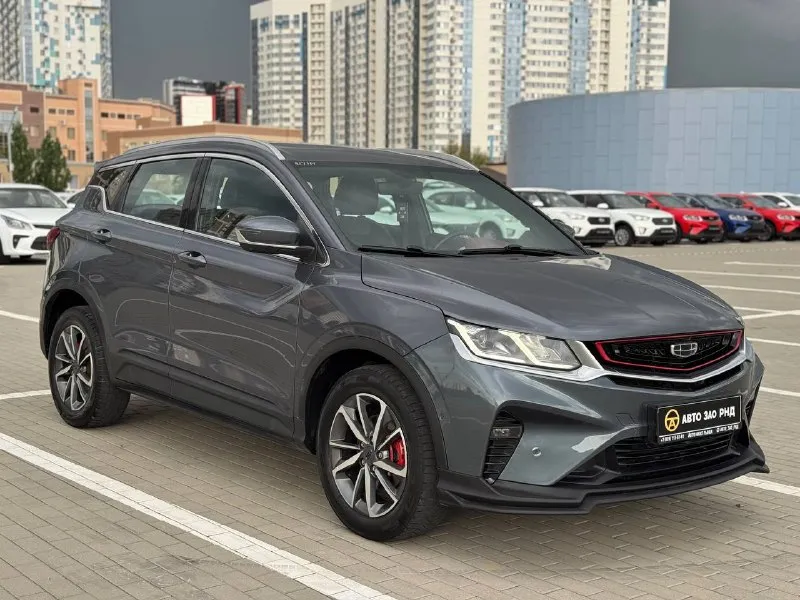 🚘 в продаже geely coolray год выпуска: 2022 пробег на табло: 82 433 км птс: электронный двигатель: 1.5 бензин трансмиссия: amt vin: y4k8622z3nb907381 цена: 1 460 000 руб. 📞 + 7 (938) 130-35-61 адрес: г. ростов-на-дону, тц «сиверс», пр. сиверса, 23 – как нас найти способы оплаты: — наличные; — кредит (20 банков); — безнал без ндс; — обмен на ваш авто. больше подробностей об авто и способах оплаты узнавайте у менеджера @autozaorndbot ___________ смотрите все авто в наличии – https://autozao. ru/ max. ru/auto_zao_rnd 💬 🗺️ присоединяйтесь к авто зао в других городах: — москва — краснодар — авто зао юг (новый регион) - фотография - 2