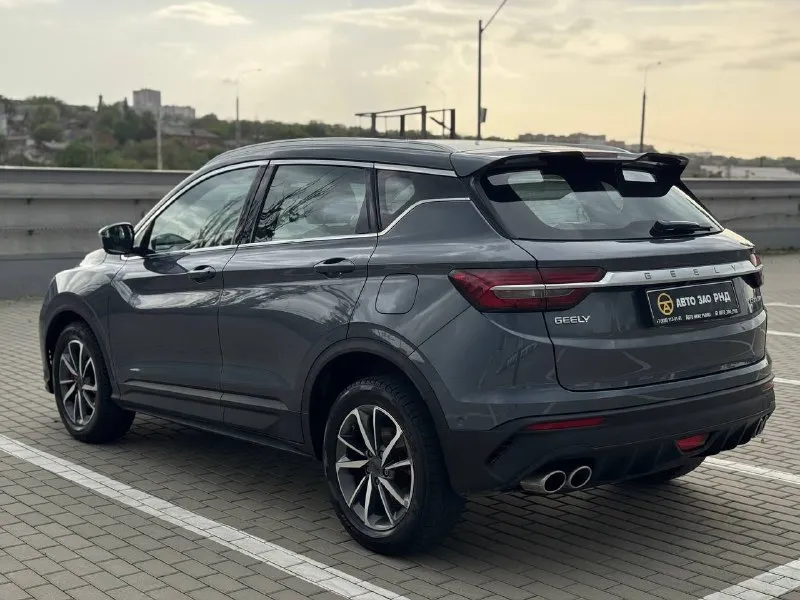 🚘 в продаже geely coolray год выпуска: 2022 пробег на табло: 82 433 км птс: электронный двигатель: 1.5 бензин трансмиссия: amt vin: y4k8622z3nb907381 цена: 1 460 000 руб. 📞 + 7 (938) 130-35-61 адрес: г. ростов-на-дону, тц «сиверс», пр. сиверса, 23 – как нас найти способы оплаты: — наличные; — кредит (20 банков); — безнал без ндс; — обмен на ваш авто. больше подробностей об авто и способах оплаты узнавайте у менеджера @autozaorndbot ___________ смотрите все авто в наличии – https://autozao. ru/ max. ru/auto_zao_rnd 💬 🗺️ присоединяйтесь к авто зао в других городах: — москва — краснодар — авто зао юг (новый регион) - фотография - 3