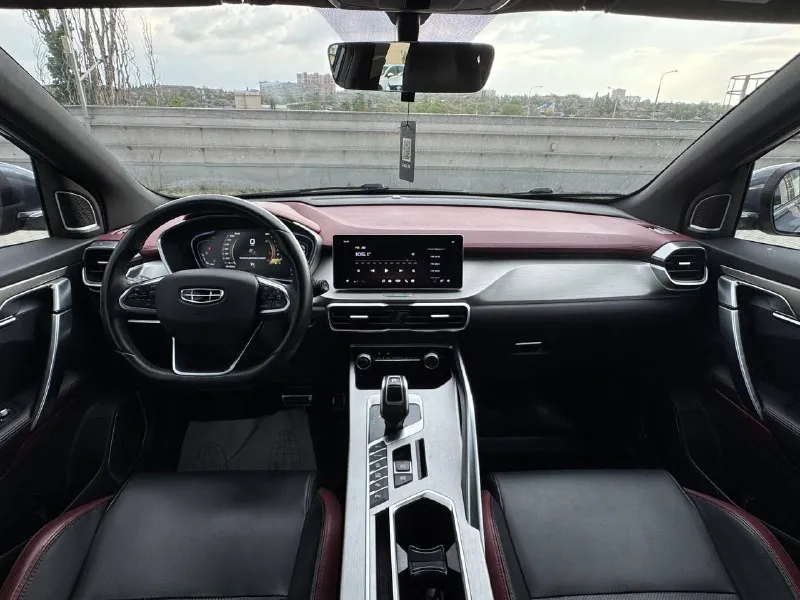 🚘 в продаже geely coolray год выпуска: 2022 пробег на табло: 82 433 км птс: электронный двигатель: 1.5 бензин трансмиссия: amt vin: y4k8622z3nb907381 цена: 1 460 000 руб. 📞 + 7 (938) 130-35-61 адрес: г. ростов-на-дону, тц «сиверс», пр. сиверса, 23 – как нас найти способы оплаты: — наличные; — кредит (20 банков); — безнал без ндс; — обмен на ваш авто. больше подробностей об авто и способах оплаты узнавайте у менеджера @autozaorndbot ___________ смотрите все авто в наличии – https://autozao. ru/ max. ru/auto_zao_rnd 💬 🗺️ присоединяйтесь к авто зао в других городах: — москва — краснодар — авто зао юг (новый регион) - фотография - 5