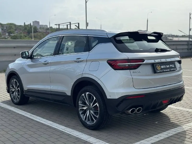 🚘 в продаже geely coolray год выпуска: 2022 пробег на табло: 74 207 км птс: электронный двигатель: 1.5 бензин трансмиссия: amt vin: y4k8622z8nb905920 цена: 1 450 000 руб. 📞 + 7 (938) 130-35-61 адрес: г. ростов-на-дону, тц «сиверс», пр. сиверса, 23 – как нас найти способы оплаты: — наличные; — кредит (20 банков); — безнал без ндс; — обмен на ваш авто. больше подробностей об авто и способах оплаты узнавайте у менеджера @autozaorndbot ___________ смотрите все авто в наличии – https://autozao. ru/ max. ru/auto_zao_rnd 💬 🗺️ присоединяйтесь к авто зао в других городах: — москва — краснодар — авто зао юг (новый регион) - фотография - 3