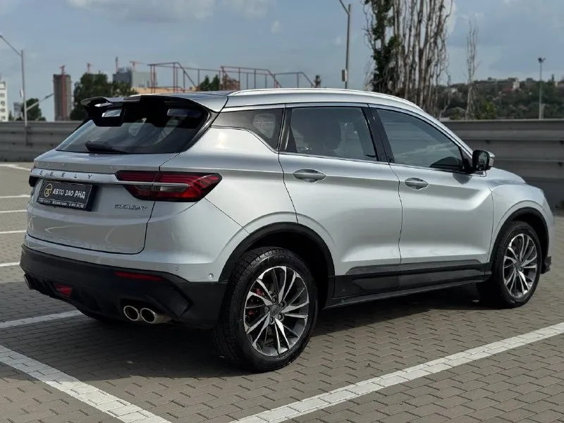 🚘 в продаже geely coolray год выпуска: 2022 пробег на табло: 74 207 км птс: электронный двигатель: 1.5 бензин трансмиссия: amt vin: y4k8622z8nb905920 цена: 1 450 000 руб. 📞 + 7 (938) 130-35-61 адрес: г. ростов-на-дону, тц «сиверс», пр. сиверса, 23 – как нас найти способы оплаты: — наличные; — кредит (20 банков); — безнал без ндс; — обмен на ваш авто. больше подробностей об авто и способах оплаты узнавайте у менеджера @autozaorndbot ___________ смотрите все авто в наличии – https://autozao. ru/ max. ru/auto_zao_rnd 💬 🗺️ присоединяйтесь к авто зао в других городах: — москва — краснодар — авто зао юг (новый регион) - фотография - 4