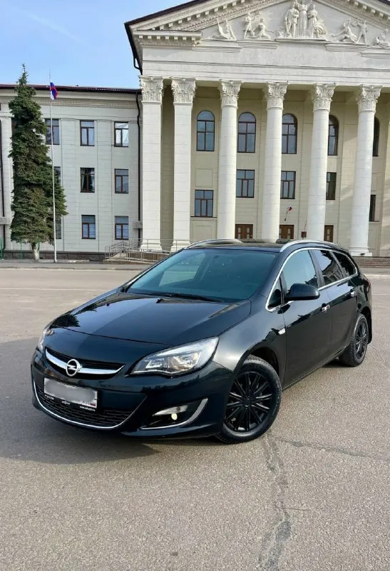 Опель астра j 2013г. автомат в строгом чёрном цвете. цена 740тыс торг. один бережный владелец за все время! кузов в хорошем состоянии для своих лет… без гнили, жуков, ржавчины и других неприятностей!двигатель 1,4 т бензин( масло не ест!! очень резвый!! ) и автоматическая коробка передач( переключений даже не слышно !!) работают идеально! ходовая обслужена полностью !! в салоне тишина! машина на дороге стоит как на рельсах!! были устранены болячки этой модели, а именно установлен новый теплообменник, помпа и поменян комплект всех прокладок двс! + замена масла и фильтров! пробег 192тыс. км. 2-х зонный климат контроль круиз контроль 4 электро стеклоподъёмника с доводчиками задний парктроник комбинированный салон ( в идеальном состоянии) сервисные книги, два ключа, резина «мишлен» дно, пороги, стаканы, лонжероны, место под запаску, низа дверей, проёмы всё в отличном состоянии! документы в полном порядке!вин номер и номер двс заводские, хорошо читаемые и совпадают с птс цена 740 тыс. лнр краснодон контакты: +79590109990 - фотография - 1