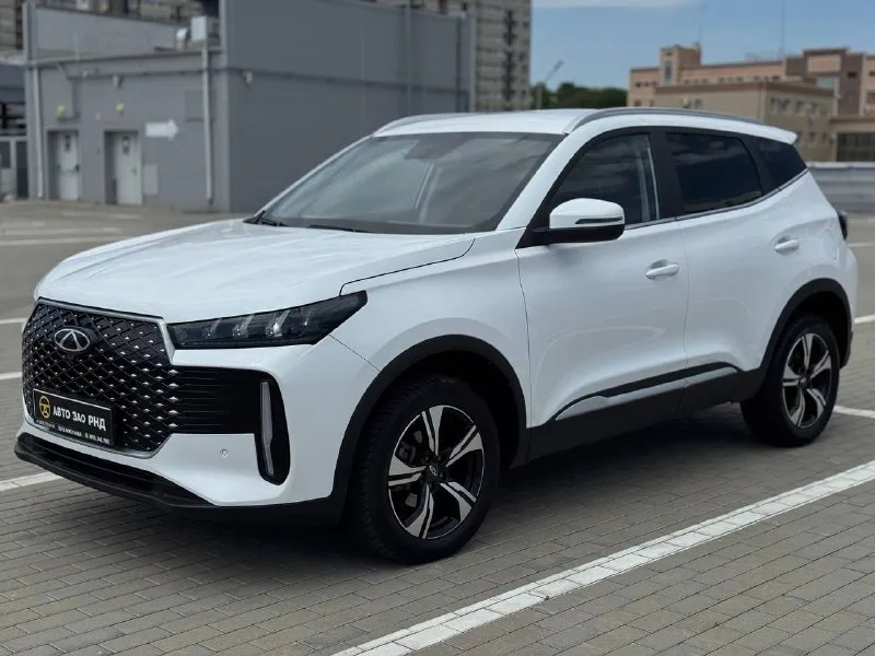 🚘 в продаже chery tiggo 4 год выпуска: 2025 пробег на табло: 17 723 км птс: электронный двигатель: 1.5 бензин трансмиссия: amt vin: ededb21b2sc026843 цена: 1 610 000 руб. 📞 + 7 (938) 130-35-61 адрес: г. ростов-на-дону, тц «сиверс», пр. сиверса, 23 – как нас найти способы оплаты: — наличные; — кредит (20 банков); — безнал без ндс; — обмен на ваш авто. больше подробностей об авто и способах оплаты узнавайте у менеджера @autozaorndbot ___________ смотрите все авто в наличии – https://autozao. ru/ max. ru/auto_zao_rnd 💬 🗺️ присоединяйтесь к авто зао в других городах: — москва — краснодар — авто зао юг (новый регион) - фотография - 1