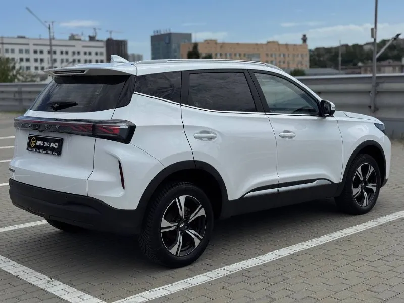 🚘 в продаже chery tiggo 4 год выпуска: 2025 пробег на табло: 17 723 км птс: электронный двигатель: 1.5 бензин трансмиссия: amt vin: ededb21b2sc026843 цена: 1 610 000 руб. 📞 + 7 (938) 130-35-61 адрес: г. ростов-на-дону, тц «сиверс», пр. сиверса, 23 – как нас найти способы оплаты: — наличные; — кредит (20 банков); — безнал без ндс; — обмен на ваш авто. больше подробностей об авто и способах оплаты узнавайте у менеджера @autozaorndbot ___________ смотрите все авто в наличии – https://autozao. ru/ max. ru/auto_zao_rnd 💬 🗺️ присоединяйтесь к авто зао в других городах: — москва — краснодар — авто зао юг (новый регион) - фотография - 2