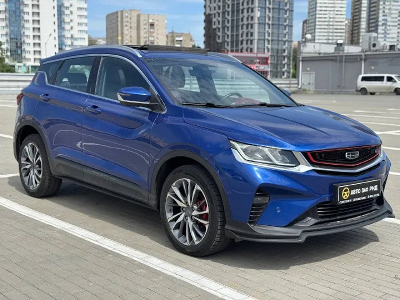 🚘 в продаже geely coolray год выпуска: 2022 пробег на табло: 70 244 км птс: электронный двигатель: 1.5 бензин трансмиссия: amt vin: y4k8622z5nb906152 цена: 1 450 000 руб. 📞 + 7 (938) 130-35-61 адрес: г. ростов-на-дону, тц «сиверс», пр. сиверса, 23 – как нас найти способы оплаты: — наличные; — кредит (20 банков); — безнал без ндс; — обмен на ваш авто. больше подробностей об авто и способах оплаты узнавайте у менеджера @autozaorndbot ___________ смотрите все авто в наличии – https://autozao. ru/ max. ru/auto_zao_rnd 💬 🗺️ присоединяйтесь к авто зао в других городах: — москва — краснодар — авто зао юг (новый регион) - фотография - 2