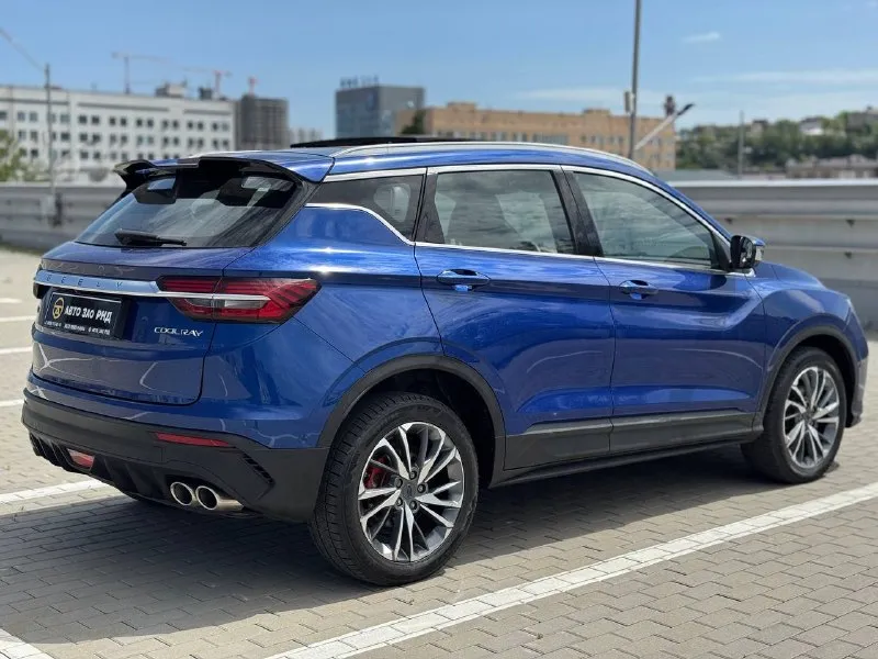🚘 в продаже geely coolray год выпуска: 2022 пробег на табло: 70 244 км птс: электронный двигатель: 1.5 бензин трансмиссия: amt vin: y4k8622z5nb906152 цена: 1 450 000 руб. 📞 + 7 (938) 130-35-61 адрес: г. ростов-на-дону, тц «сиверс», пр. сиверса, 23 – как нас найти способы оплаты: — наличные; — кредит (20 банков); — безнал без ндс; — обмен на ваш авто. больше подробностей об авто и способах оплаты узнавайте у менеджера @autozaorndbot ___________ смотрите все авто в наличии – https://autozao. ru/ max. ru/auto_zao_rnd 💬 🗺️ присоединяйтесь к авто зао в других городах: — москва — краснодар — авто зао юг (новый регион) - фотография - 4