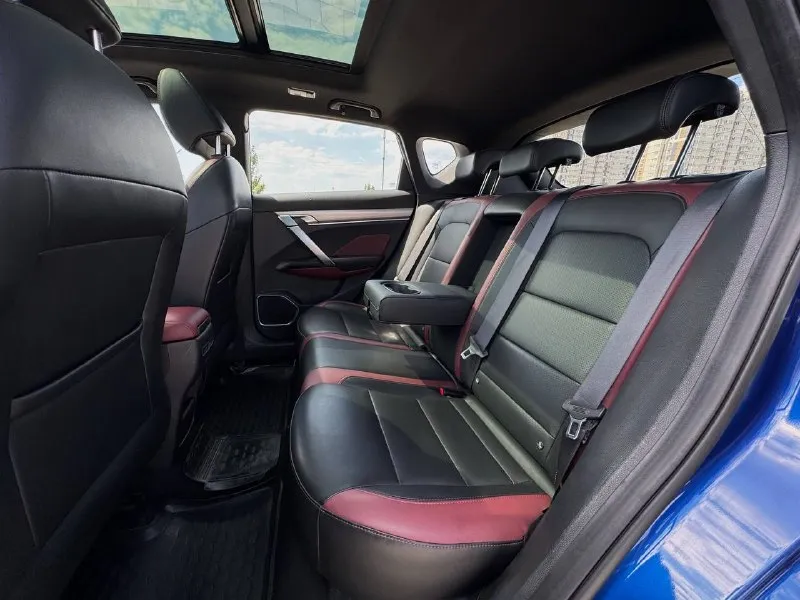 🚘 в продаже geely coolray год выпуска: 2022 пробег на табло: 70 244 км птс: электронный двигатель: 1.5 бензин трансмиссия: amt vin: y4k8622z5nb906152 цена: 1 450 000 руб. 📞 + 7 (938) 130-35-61 адрес: г. ростов-на-дону, тц «сиверс», пр. сиверса, 23 – как нас найти способы оплаты: — наличные; — кредит (20 банков); — безнал без ндс; — обмен на ваш авто. больше подробностей об авто и способах оплаты узнавайте у менеджера @autozaorndbot ___________ смотрите все авто в наличии – https://autozao. ru/ max. ru/auto_zao_rnd 💬 🗺️ присоединяйтесь к авто зао в других городах: — москва — краснодар — авто зао юг (новый регион) - фотография - 7