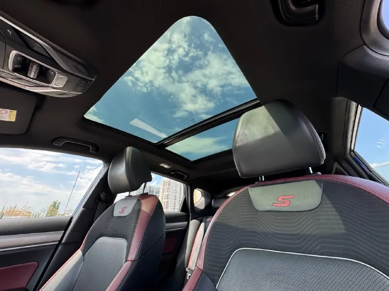🚘 в продаже geely coolray год выпуска: 2022 пробег на табло: 70 244 км птс: электронный двигатель: 1.5 бензин трансмиссия: amt vin: y4k8622z5nb906152 цена: 1 450 000 руб. 📞 + 7 (938) 130-35-61 адрес: г. ростов-на-дону, тц «сиверс», пр. сиверса, 23 – как нас найти способы оплаты: — наличные; — кредит (20 банков); — безнал без ндс; — обмен на ваш авто. больше подробностей об авто и способах оплаты узнавайте у менеджера @autozaorndbot ___________ смотрите все авто в наличии – https://autozao. ru/ max. ru/auto_zao_rnd 💬 🗺️ присоединяйтесь к авто зао в других городах: — москва — краснодар — авто зао юг (новый регион) - фотография - 8