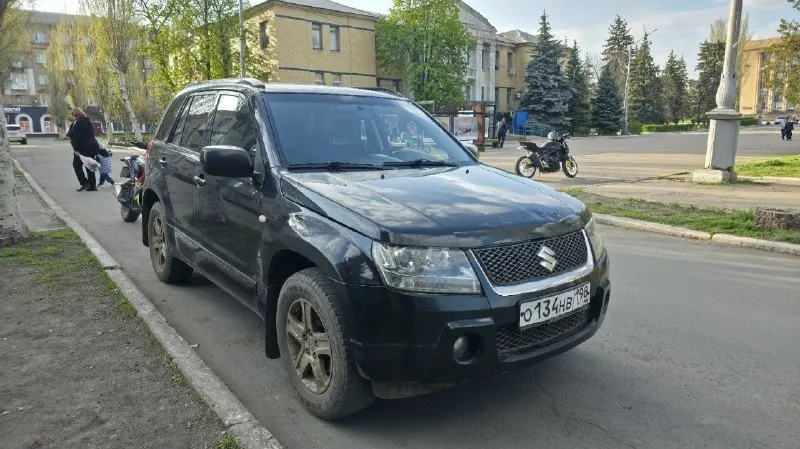 620,000 руб, низ рынка !сузуки гранд витара,2007 год, двигатель 2.0 бензин, коробка механника, ходовку нужно глянуть небольшой стук, резина под замену ! полный привод работает, кондер работает ! находится днр г торез ! торга нет от слова совсем ! контакты: https://vk. ru/id162504790 - фотография - 1