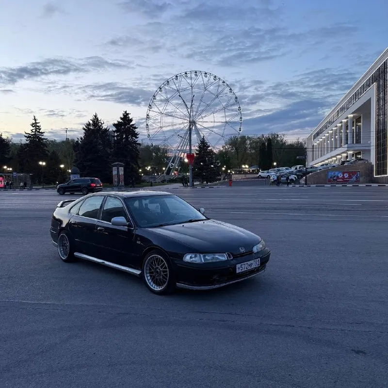 Honda accord 5 cc7 1994г мотор 2.0-131лс коробка-мкпп 5ст привод-передний пробег 300000 электростеклоподъемники в круг диски оригинальные work ewing smash г. ростов-на-дону 89525770327 подробнее: мотор контрактный, работает ровно без нареканий, коробка переключается спокойно без пинков и хрустов. передняя ходовка почти вся перебрана(верхние шаровые, рулевые тяги и наконечники), остальное в хорошем состоянии. переварена гофра, заменены прокладки и стоит банка hks, очень приятный басистый звук. установлен дистанционный центральный замок, установлены мощные лед лампы на ближний свет и 2 этажа фсо на дальний, так же стоят двух-режимные туманки(белый и желтый свет). люк работает во всех положениях, не течет. перешитый потолок и дверные карты, сидения салона оригинальные в отличном состоянии. шумлены потолок, двери, пол, багажник. есть запаска. стоит зеркало с камерой заднего и переднего вида. по музыке магнитола aura процессорная, фронт пара 16 динамиков, зад пара овалов на подиуме(тоже перешитый) - фотография - 1