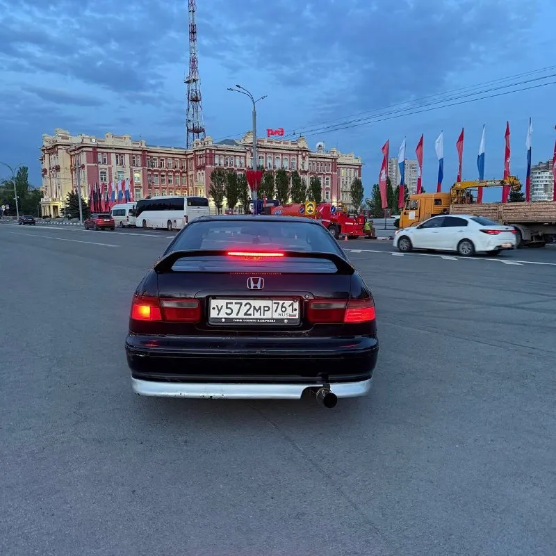 Honda accord 5 cc7 1994г мотор 2.0-131лс коробка-мкпп 5ст привод-передний пробег 300000 электростеклоподъемники в круг диски оригинальные work ewing smash г. ростов-на-дону 89525770327 подробнее: мотор контрактный, работает ровно без нареканий, коробка переключается спокойно без пинков и хрустов. передняя ходовка почти вся перебрана(верхние шаровые, рулевые тяги и наконечники), остальное в хорошем состоянии. переварена гофра, заменены прокладки и стоит банка hks, очень приятный басистый звук. установлен дистанционный центральный замок, установлены мощные лед лампы на ближний свет и 2 этажа фсо на дальний, так же стоят двух-режимные туманки(белый и желтый свет). люк работает во всех положениях, не течет. перешитый потолок и дверные карты, сидения салона оригинальные в отличном состоянии. шумлены потолок, двери, пол, багажник. есть запаска. стоит зеркало с камерой заднего и переднего вида. по музыке магнитола aura процессорная, фронт пара 16 динамиков, зад пара овалов на подиуме(тоже перешитый) - фотография - 2