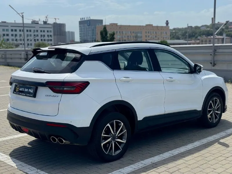 🚘 в продаже geely coolray год выпуска: 2022 пробег на табло: 61 955 км птс: электронный двигатель: 1.5 бензин трансмиссия: amt vin: y4k8622z4nb911021 цена: 1 250 000 руб. 📞 + 7 (938) 130-35-61 адрес: г. ростов-на-дону, тц «сиверс», пр. сиверса, 23 – как нас найти способы оплаты: — наличные; — кредит (20 банков); — безнал без ндс; — обмен на ваш авто. больше подробностей об авто и способах оплаты узнавайте у менеджера @autozaorndbot ___________ смотрите все авто в наличии – https://autozao. ru/ max. ru/auto_zao_rnd 💬 🗺️ присоединяйтесь к авто зао в других городах: — москва — краснодар — авто зао юг (новый регион) - фотография - 4