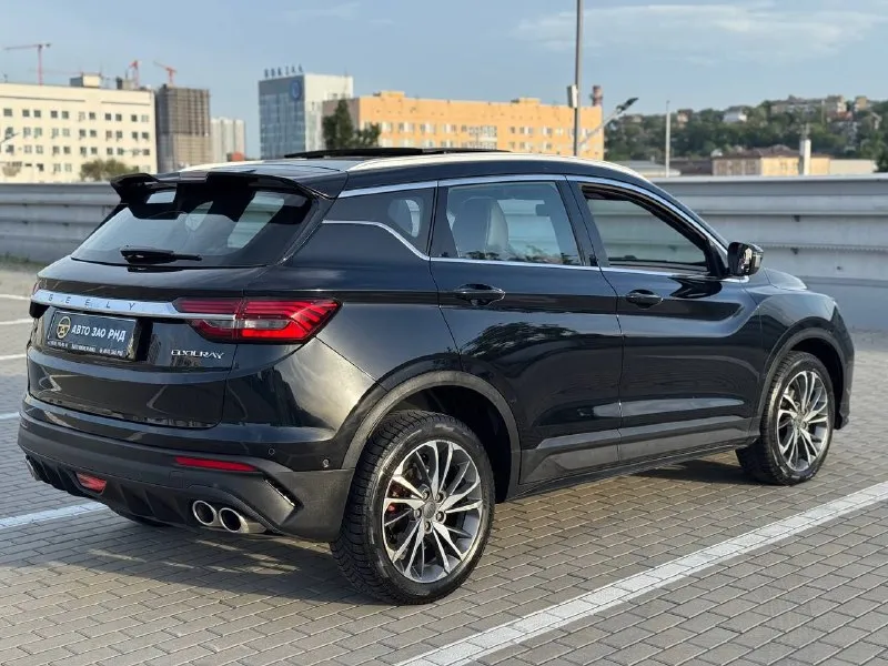 🚘 в продаже geely coolray год выпуска: 2022 пробег на табло: 55 206 км птс: электронный двигатель: 1.5 бензин трансмиссия: amt vin: y4k8622z4nb907437 цена: 1 470 000 руб. 📞 + 7 (938) 130-35-61 адрес: г. ростов-на-дону, тц «сиверс», пр. сиверса, 23 – как нас найти способы оплаты: — наличные; — кредит (20 банков); — безнал без ндс; — обмен на ваш авто. больше подробностей об авто и способах оплаты узнавайте у менеджера @autozaorndbot ___________ смотрите все авто в наличии – https://autozao. ru/ max. ru/auto_zao_rnd 💬 🗺️ присоединяйтесь к авто зао в других городах: — москва — краснодар — авто зао юг (новый регион) - фотография - 2