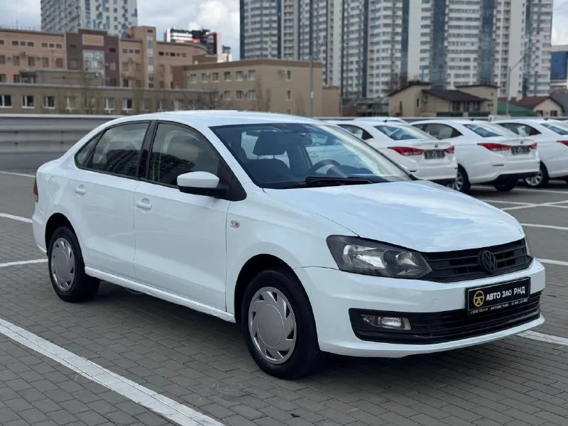 🚘 в продаже volkswagen polo год выпуска: 2019 пробег на табло: 181 474 км птс: электронный двигатель: 1.6 бензин трансмиссия: mt vin: xw8zzz61zkg039788 цена: 520 000 новая цена: 510 000 руб. 📞 + 7 (938) 130-35-61 адрес: г. ростов-на-дону, тц «сиверс», пр. сиверса, 23 – как нас найти способы оплаты: — наличные; — кредит (20 банков); — безнал без ндс; — обмен на ваш авто. больше подробностей об авто и способах оплаты узнавайте у менеджера @autozaorndbot ___________ смотрите все авто в наличии – https://autozao. ru/ max. ru/auto_zao_rnd 💬 🗺️ присоединяйтесь к авто зао в других городах: — москва — краснодар — авто зао юг (новый регион) - фотография - 2