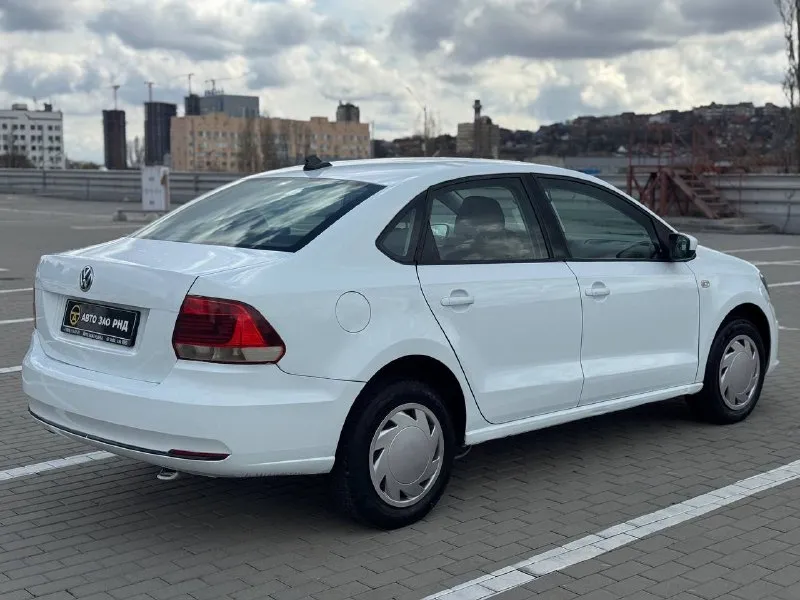 🚘 в продаже volkswagen polo год выпуска: 2019 пробег на табло: 181 474 км птс: электронный двигатель: 1.6 бензин трансмиссия: mt vin: xw8zzz61zkg039788 цена: 520 000 новая цена: 510 000 руб. 📞 + 7 (938) 130-35-61 адрес: г. ростов-на-дону, тц «сиверс», пр. сиверса, 23 – как нас найти способы оплаты: — наличные; — кредит (20 банков); — безнал без ндс; — обмен на ваш авто. больше подробностей об авто и способах оплаты узнавайте у менеджера @autozaorndbot ___________ смотрите все авто в наличии – https://autozao. ru/ max. ru/auto_zao_rnd 💬 🗺️ присоединяйтесь к авто зао в других городах: — москва — краснодар — авто зао юг (новый регион) - фотография - 4