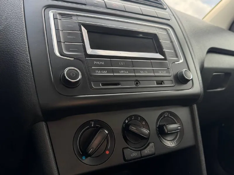🚘 в продаже volkswagen polo год выпуска: 2019 пробег на табло: 181 474 км птс: электронный двигатель: 1.6 бензин трансмиссия: mt vin: xw8zzz61zkg039788 цена: 520 000 новая цена: 510 000 руб. 📞 + 7 (938) 130-35-61 адрес: г. ростов-на-дону, тц «сиверс», пр. сиверса, 23 – как нас найти способы оплаты: — наличные; — кредит (20 банков); — безнал без ндс; — обмен на ваш авто. больше подробностей об авто и способах оплаты узнавайте у менеджера @autozaorndbot ___________ смотрите все авто в наличии – https://autozao. ru/ max. ru/auto_zao_rnd 💬 🗺️ присоединяйтесь к авто зао в других городах: — москва — краснодар — авто зао юг (новый регион) - фотография - 5