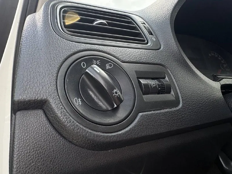 🚘 в продаже volkswagen polo год выпуска: 2019 пробег на табло: 181 474 км птс: электронный двигатель: 1.6 бензин трансмиссия: mt vin: xw8zzz61zkg039788 цена: 520 000 новая цена: 510 000 руб. 📞 + 7 (938) 130-35-61 адрес: г. ростов-на-дону, тц «сиверс», пр. сиверса, 23 – как нас найти способы оплаты: — наличные; — кредит (20 банков); — безнал без ндс; — обмен на ваш авто. больше подробностей об авто и способах оплаты узнавайте у менеджера @autozaorndbot ___________ смотрите все авто в наличии – https://autozao. ru/ max. ru/auto_zao_rnd 💬 🗺️ присоединяйтесь к авто зао в других городах: — москва — краснодар — авто зао юг (новый регион) - фотография - 6