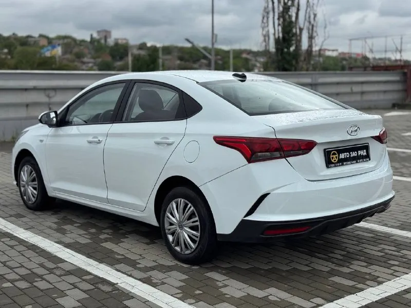 🚘 в продаже hyundai solaris год выпуска: 2020 пробег на табло: 132 925 км птс: электронный, юр. чистый двигатель: 1.4 бензин трансмиссия: ат vin: z94k241bbmr251642 цена: 850 000 новая цена: 820 000 руб. 📞 + 7 (938) 130-35-61 адрес: г. ростов-на-дону, тц «сиверс», пр. сиверса, 23 – как нас найти способы оплаты: — наличные; — кредит (20 банков); — безнал без ндс; — обмен на ваш авто. больше подробностей об авто и способах оплаты узнавайте у менеджера @autozaorndbot ___________ смотрите все авто в наличии – https://autozao. ru/ max. ru/auto_zao_rnd 💬 🗺️ присоединяйтесь к авто зао в других городах: — москва — краснодар — авто зао юг (новый регион) - фотография - 2
