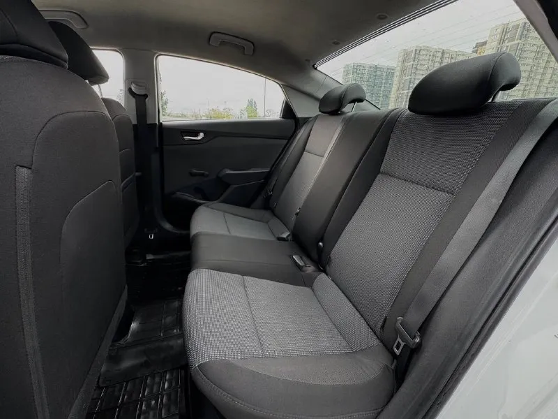 🚘 в продаже hyundai solaris год выпуска: 2020 пробег на табло: 132 925 км птс: электронный, юр. чистый двигатель: 1.4 бензин трансмиссия: ат vin: z94k241bbmr251642 цена: 850 000 новая цена: 820 000 руб. 📞 + 7 (938) 130-35-61 адрес: г. ростов-на-дону, тц «сиверс», пр. сиверса, 23 – как нас найти способы оплаты: — наличные; — кредит (20 банков); — безнал без ндс; — обмен на ваш авто. больше подробностей об авто и способах оплаты узнавайте у менеджера @autozaorndbot ___________ смотрите все авто в наличии – https://autozao. ru/ max. ru/auto_zao_rnd 💬 🗺️ присоединяйтесь к авто зао в других городах: — москва — краснодар — авто зао юг (новый регион) - фотография - 7