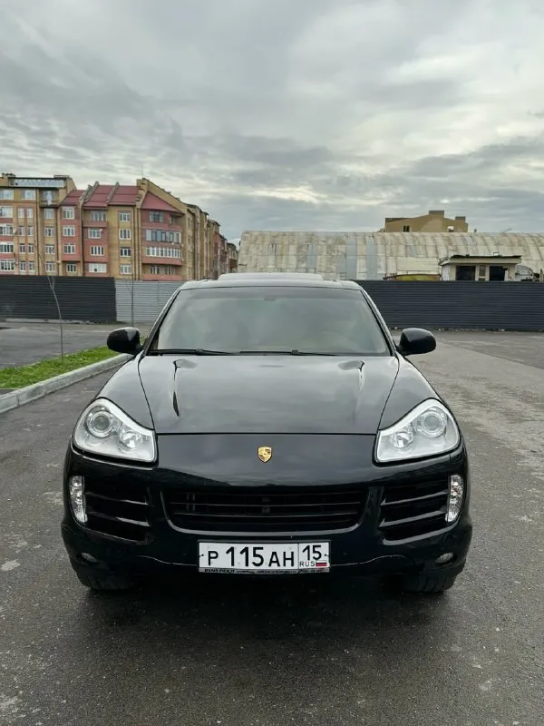 Продаю porsche cayenne s пробег 230.000 мотор 4.5 гильзован после полного ремонта катализаторы на месте коробка переключает как положено ходовая хорошая посторонних шумов нет (на пружинах) салон отличный два ключа два комплекта колес с дисками автотека зеленная без выплат юридически чистая оформлена на меня цена 1млн100т. р. контакты: 89891301156 - фотография - 1