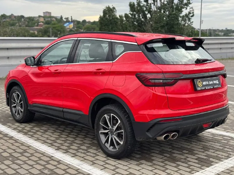 🚘 в продаже geely coolray год выпуска: 2022 пробег на табло: 81 100 км птс: электронный, юр. чистый двигатель: 1.5 бензин трансмиссия: amt vin: y4k8622z0nb908066 цена: 1 260 000 руб. 📞 + 7 (938) 130-35-61 адрес: г. ростов-на-дону, тц «сиверс», пр. сиверса, 23 – как нас найти способы оплаты: — наличные; — кредит (20 банков); — безнал без ндс; — обмен на ваш авто. больше подробностей об авто и способах оплаты узнавайте у менеджера @autozaorndbot ___________ смотрите все авто в наличии – https://autozao. ru/ max. ru/auto_zao_rnd 💬 🗺️ присоединяйтесь к авто зао в других городах: — москва — краснодар — авто зао юг (новый регион) - фотография - 2