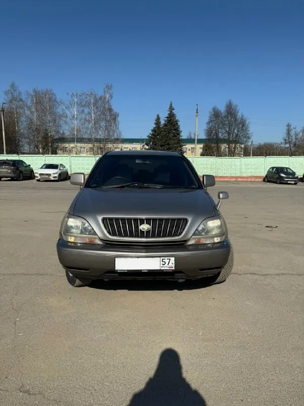 Toyota harrier, 3л, 220 л. с. 98год, полный привод, пробег 295 я 2 хозяин, машина покупалась в 21 году в москве с пробегом 245. новая всесезонка, есть зима, без дтп, стоит автозапуск pandora, сделана шумка по технике, кузову все хорошо, ничего делать не нужно во владении 5 лет цена 910тыс город орёл подробное описание скину в лс контакты: vk. ru/logvinov_nik - фотография - 1