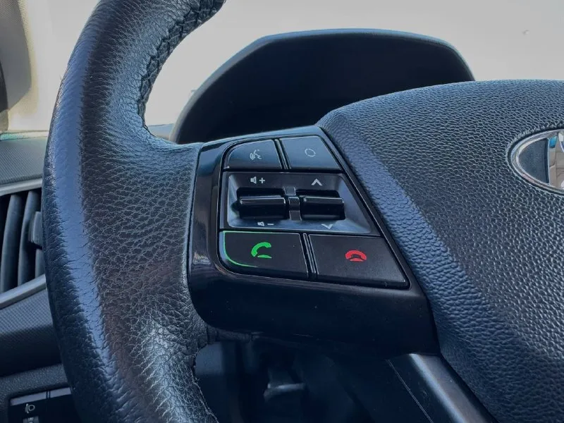 🚘 в продаже hyundai creta год выпуска: 2019 пробег на табло: 79 599 км птс: оригинальный, юр. чистый двигатель: 1.6 бензин трансмиссия: at vin: z94g2811blr206519 цена: 1 090 000 новая цена: 1 070 000 руб. 📞 + 7 (938) 130-35-61 адрес: г. ростов-на-дону, тц «сиверс», пр. сиверса, 23 – как нас найти способы оплаты: — наличные; — кредит (20 банков); — безнал без ндс; — обмен на ваш авто. больше подробностей об авто и способах оплаты узнавайте у менеджера @autozaorndbot ___________ смотрите все авто в наличии – https://autozao. ru/ max. ru/auto_zao_rnd 💬 🗺️ присоединяйтесь к авто зао в других городах: — москва — краснодар — авто зао юг (новый регион) - фотография - 7