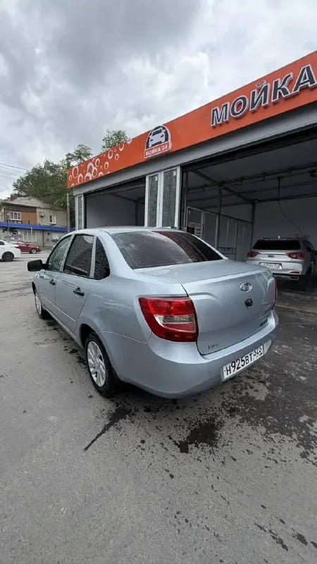 Продаю lada granta 1.6. автомат 16-ти клапанный двигатель. зеленая автотека, машина без обременений, юридический чистая. 3 тыс. км назад делал полное то ( колодки вокруг, фильтра топливный, салонный, воздушный, масляный, масло двг) пробег 134 000 цена 470 000 р 89892642633 +79590148902 max - фотография - 2